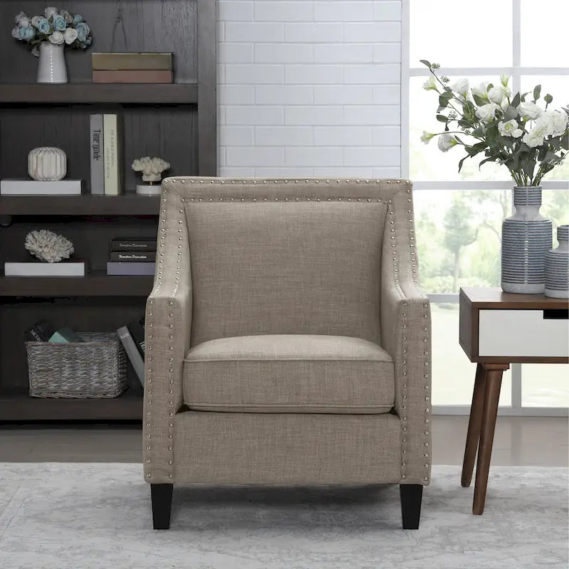 Fauteuil d'appoint Erica avec clous décoratifs chromés
