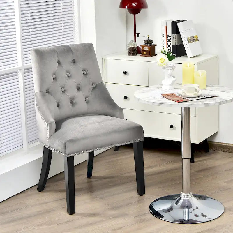 Chaise de salle à manger en velours capitonnée sans accoudoirs avec clous décoratifs et anneau